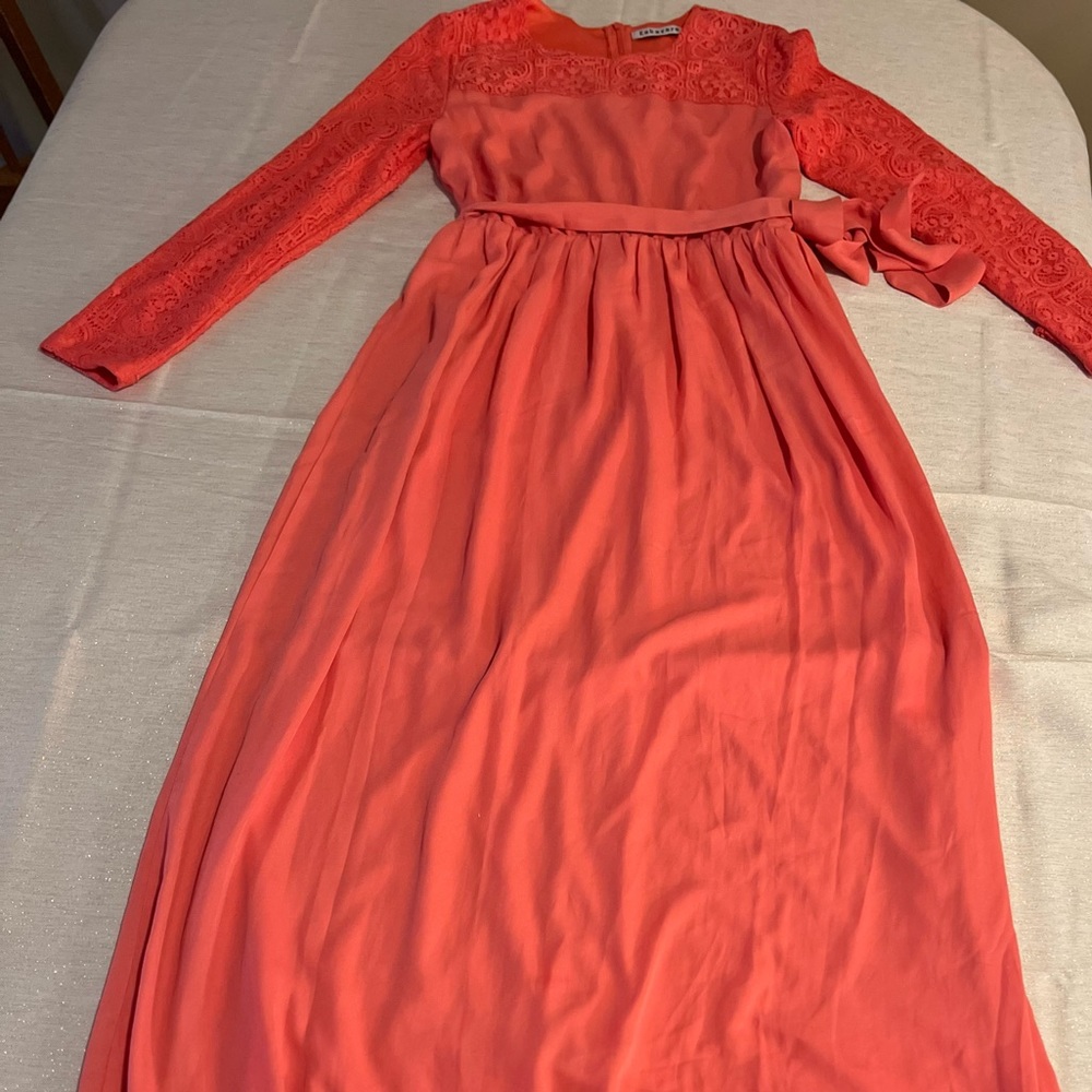Beautiful maxi dress size small ( Modest dress)